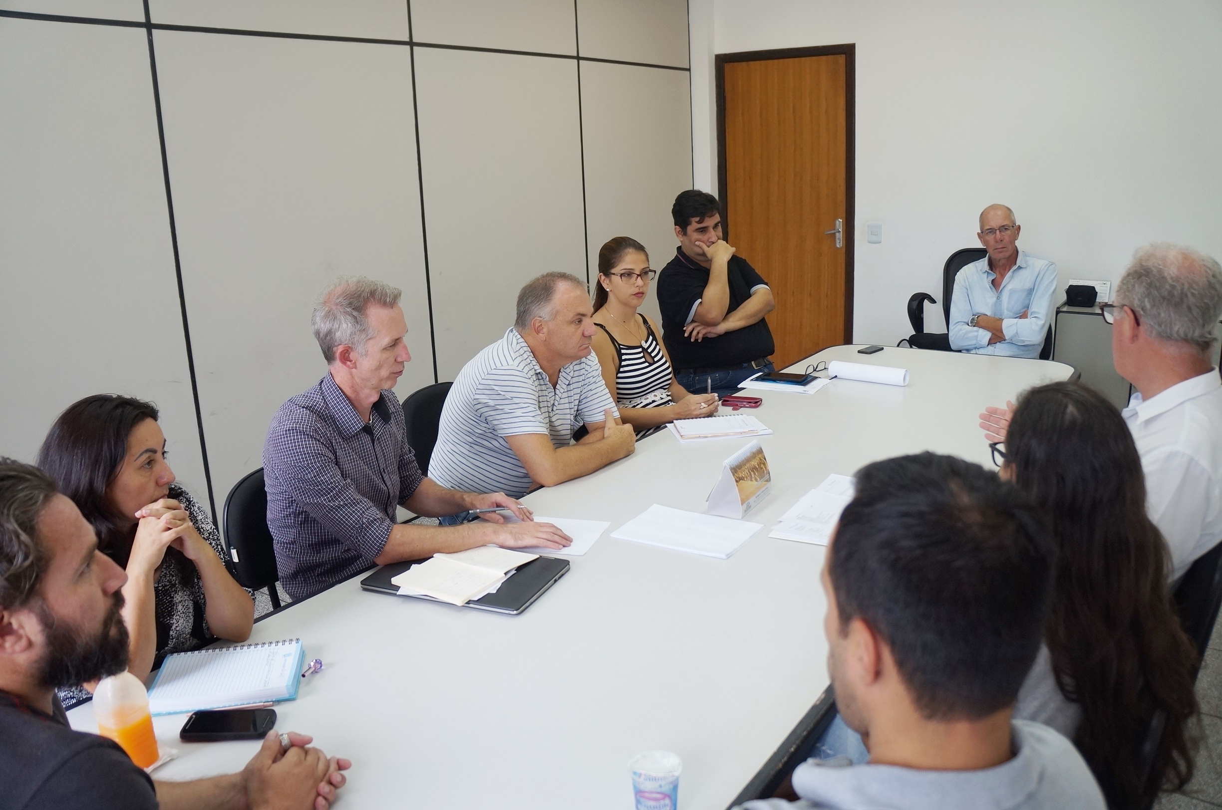 O Prefeito De Matinhos, Ruy Hauer Reichert, E Técnicos De Diversas Secretarias Participaram Da Reunião.