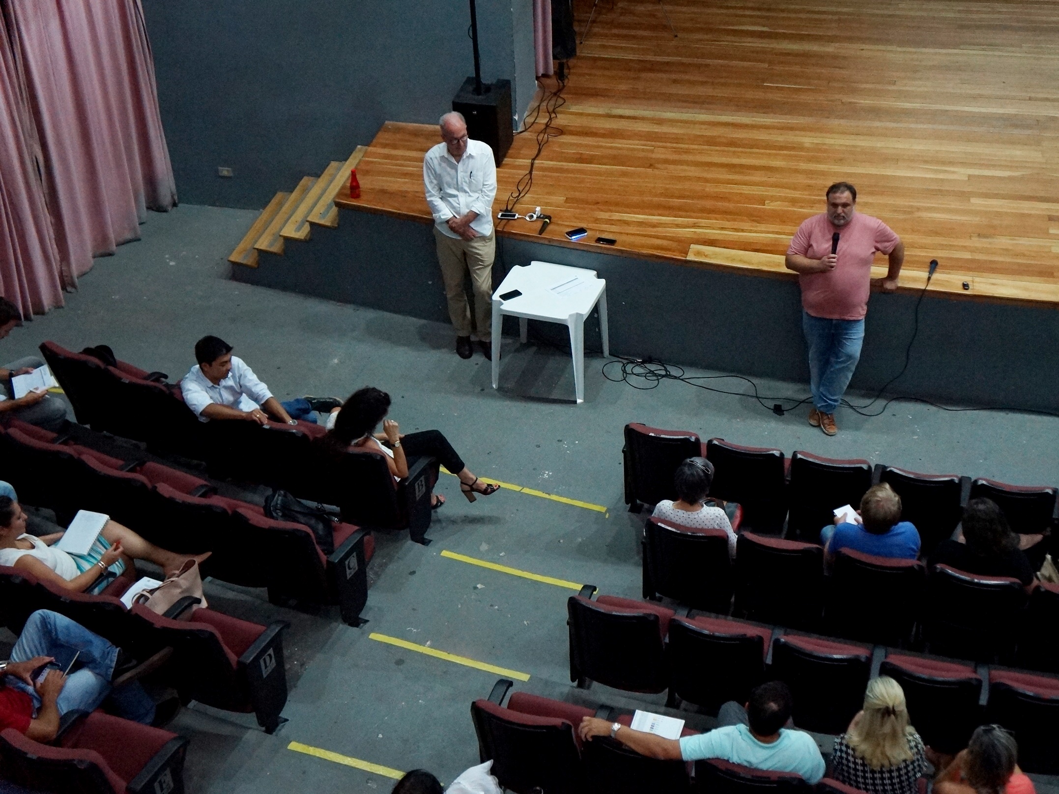 O Coordenador Do PDS_Litoral, Taco Roorda, E O Mediador, Pedro Strozenberg, Durante A Reunião Pública De Paranaguá.