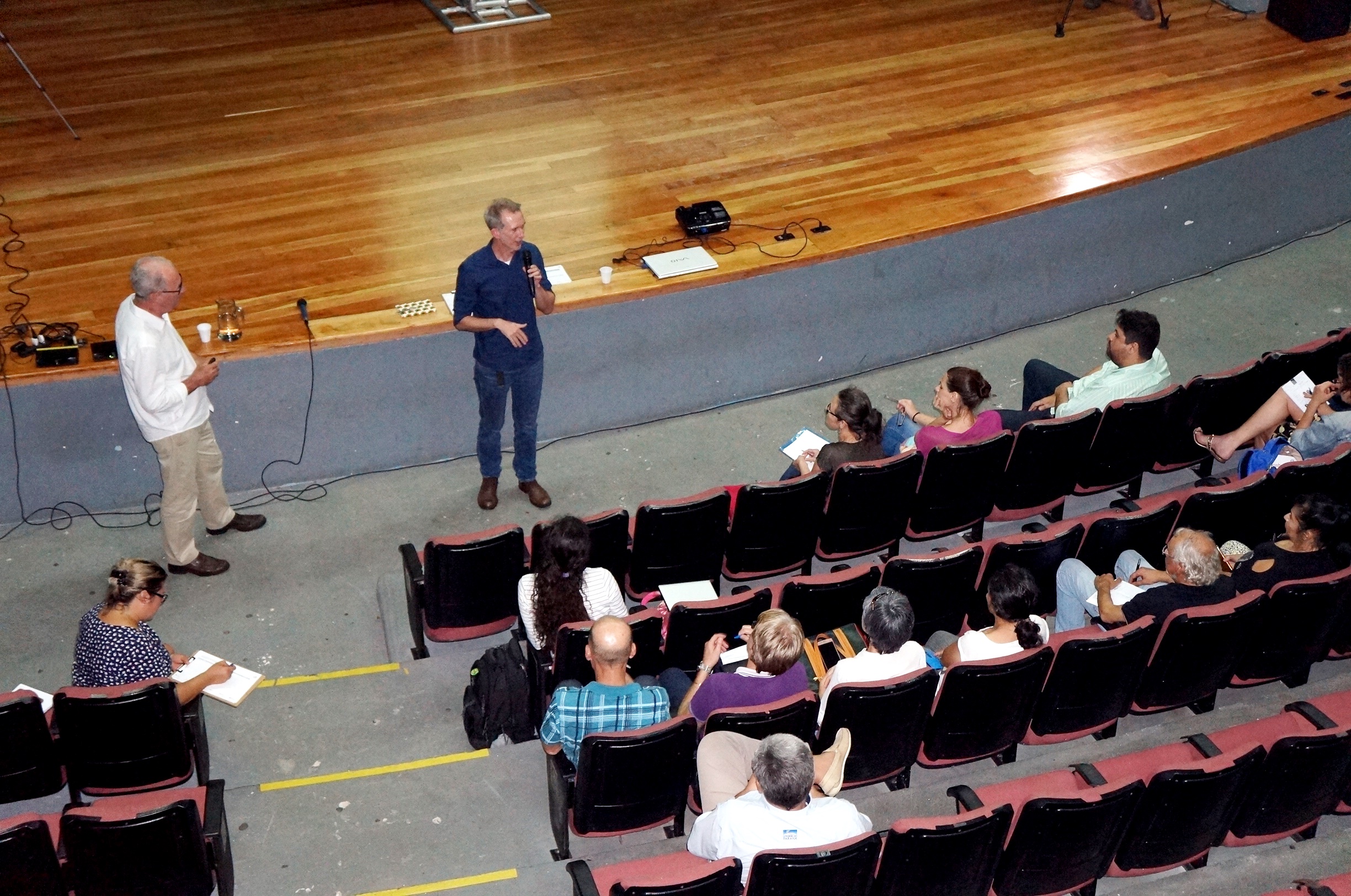 O Coordenador Do Plano, Taco Roorda, E O Mediador, Mauricio Maas, Durante A Oficina De Paranaguá.